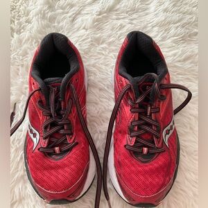 Saucony women Red Athletic Shoes Sneakers Size 5:5